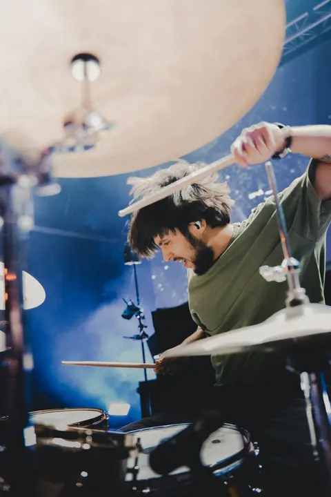 Artur Tuito, baterista dos WILDCHAINS, ao vivo